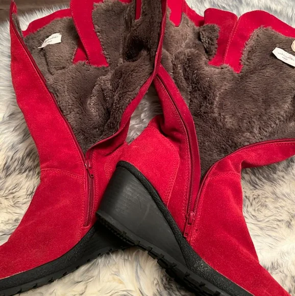 Red Suede boots - Picture 2 of 2